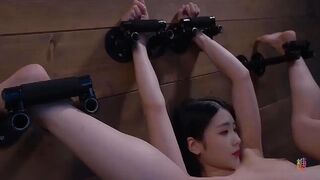 【顶级AI换脸黑科技】抖音千万粉丝网红女神【彭十六】束缚SM调教，大开M字腿淫奴肉便器，群男颜射无码中出女神