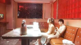 全网商K偷拍独家，2000包间干漂亮小姐姐，前凸后翘，浪劲十足，沙发高跟啪啪激情无限